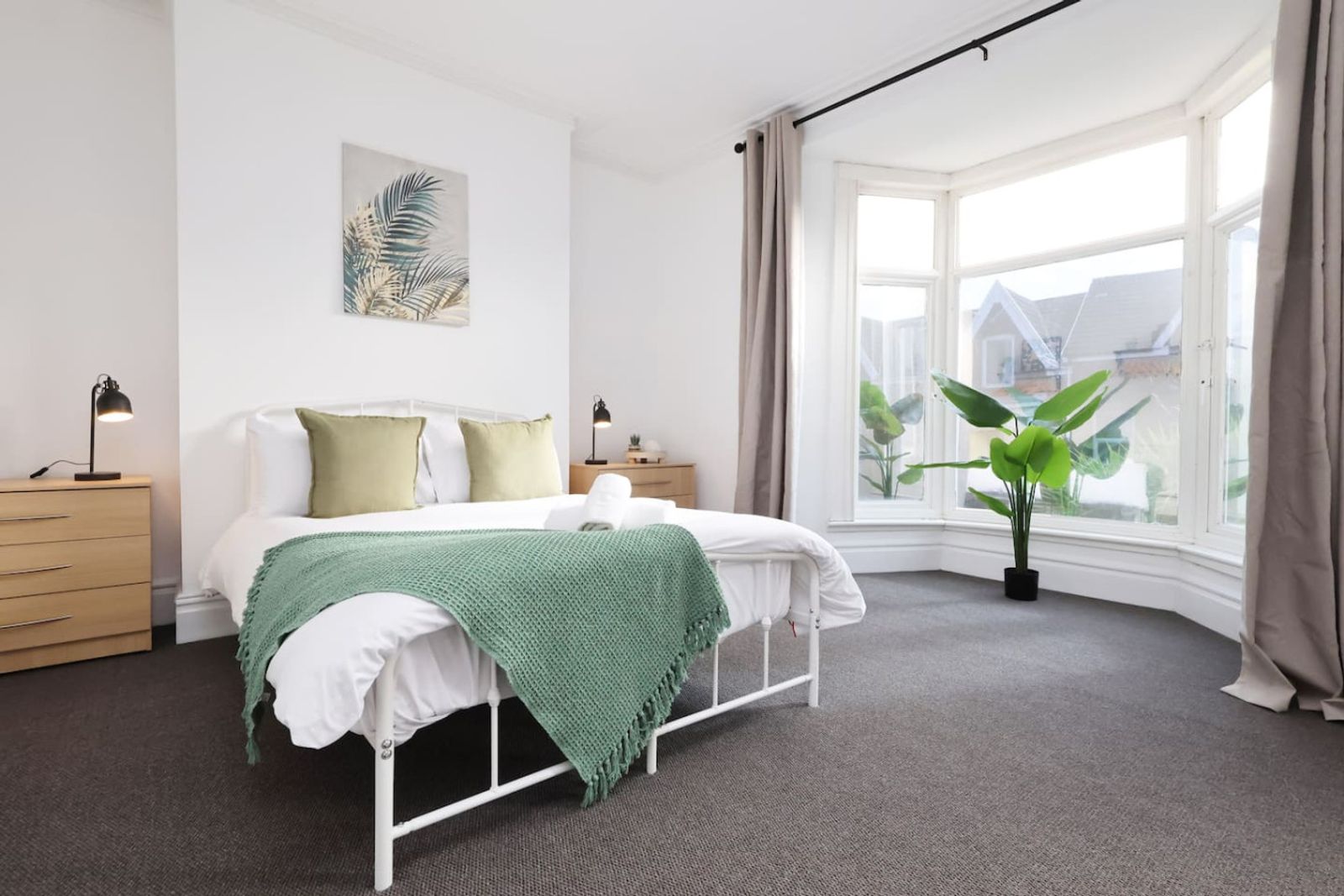A KG-managed bedroom in Swansea, styled and photographed by our team